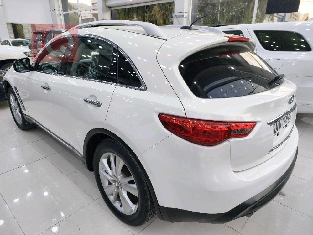 ئینفینیتی FX